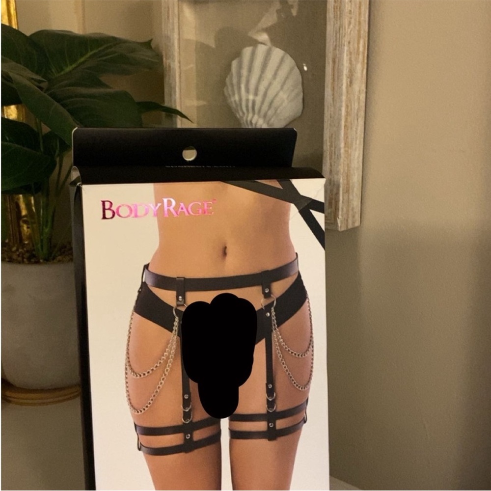 Black Leather Harness - Picture 2 of 6